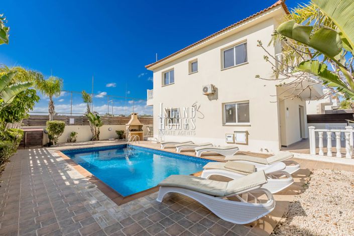 Image No.13-3 Bed Villa / Detached for sale