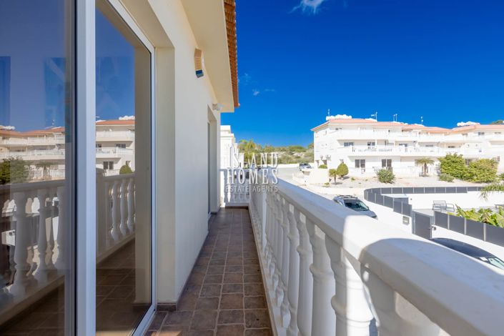 Image No.23-3 Bed Villa / Detached for sale