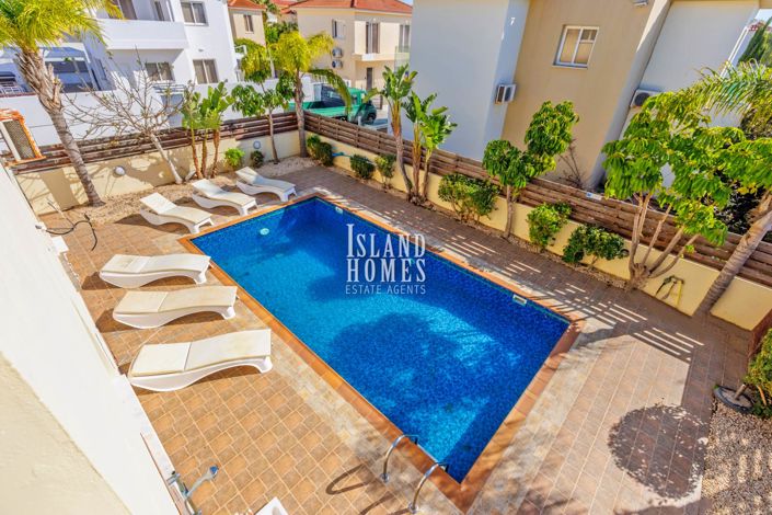 Image No.6-3 Bed Villa / Detached for sale