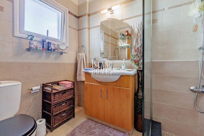 Image No.22-2 Bed Bungalow for sale