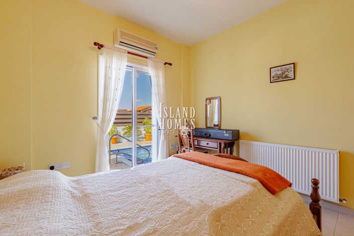 Image No.25-2 Bed Bungalow for sale