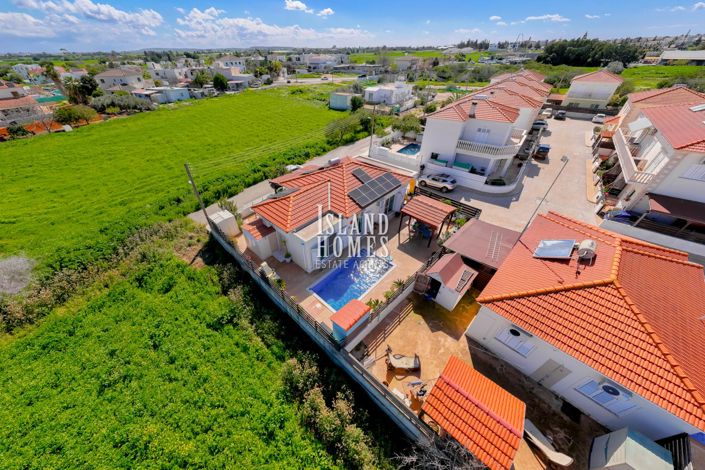 Image No.32-2 Bed Bungalow for sale