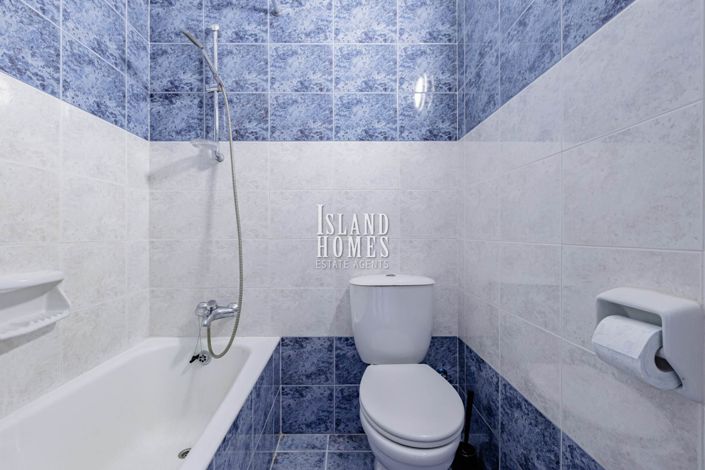 Image No.20-2 Bed Townhouse for sale