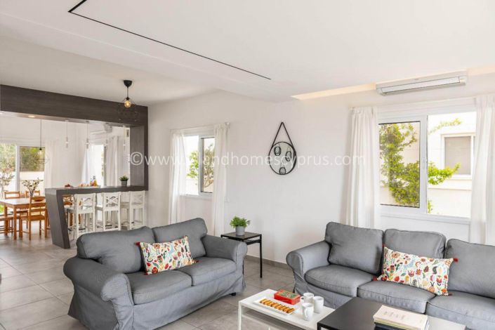 Image No.10-3 Bed Villa for sale