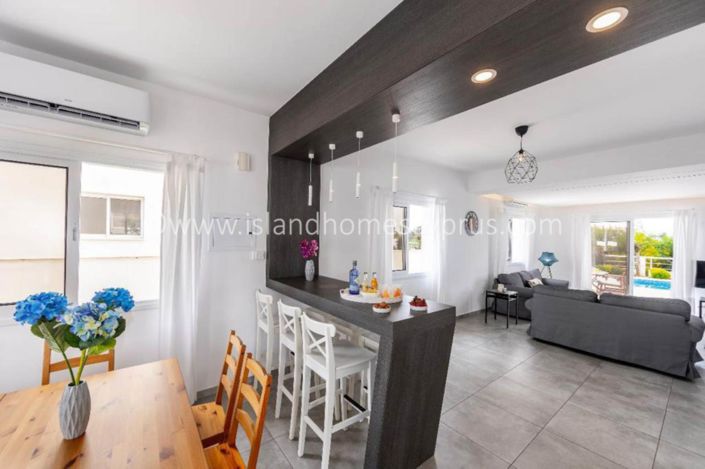 Image No.12-3 Bed Villa for sale