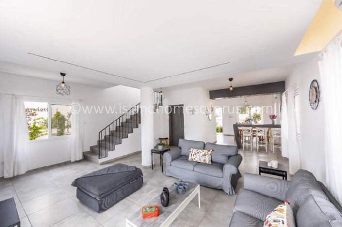 Image No.2-3 Bed Villa for sale