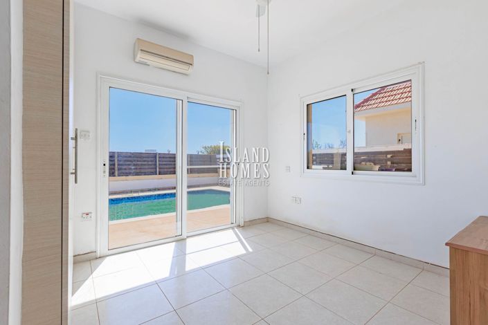 Image No.23-3 Bed Bungalow for sale