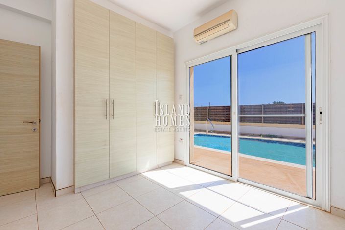 Image No.24-3 Bed Bungalow for sale