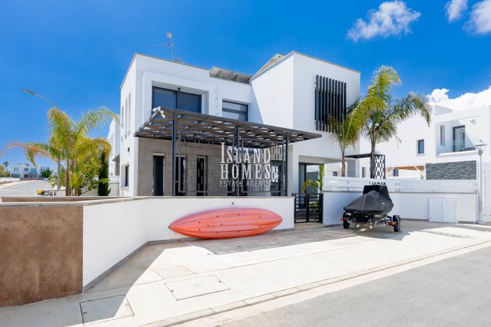 Image No.43-3 Bed Villa / Detached for sale