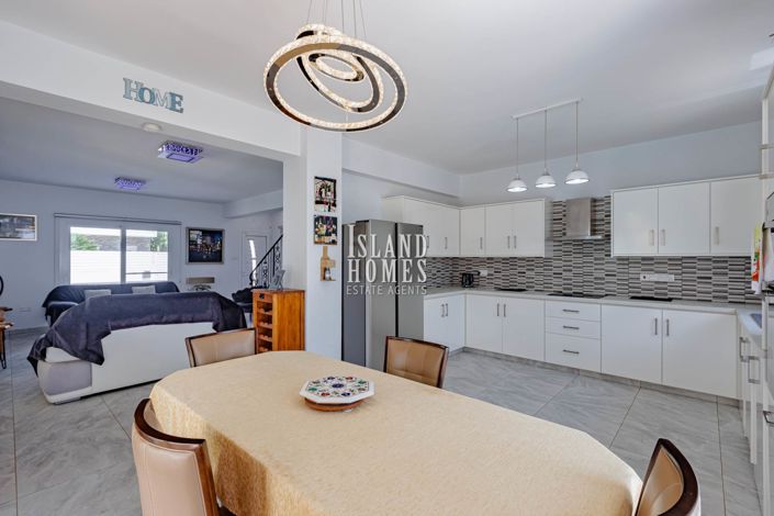 Image No.3-4 Bed Villa for sale