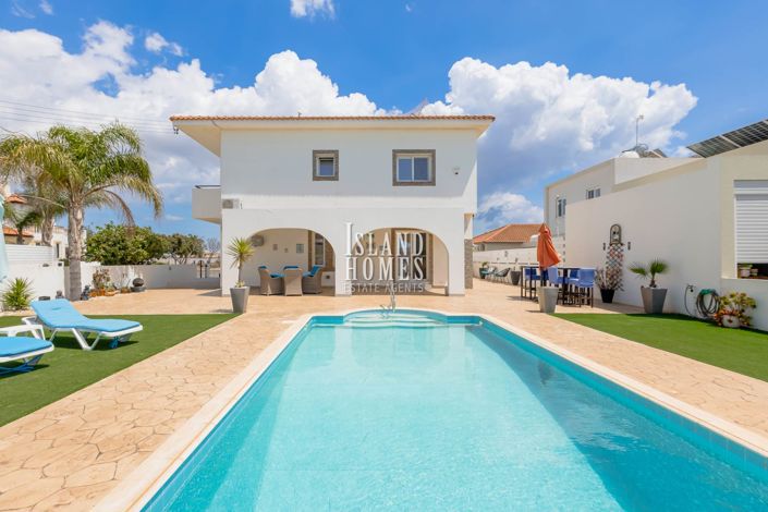 Image No.8-4 Bed Villa for sale