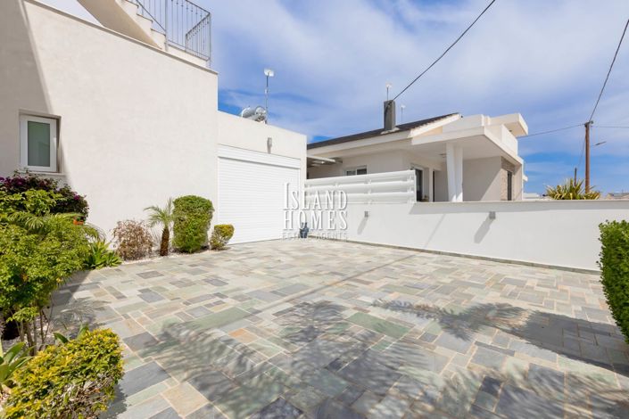 Image No.40-3 Bed Villa / Detached for sale