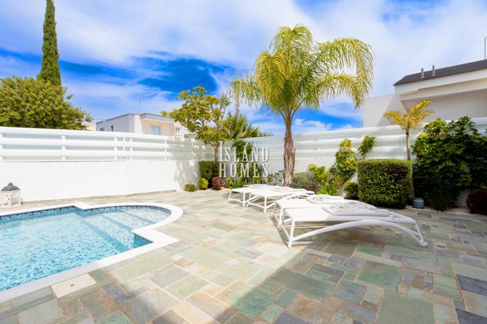Image No.44-3 Bed Villa / Detached for sale