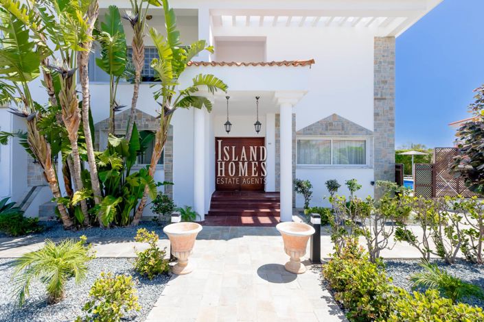 Image No.9-7 Bed Villa for sale