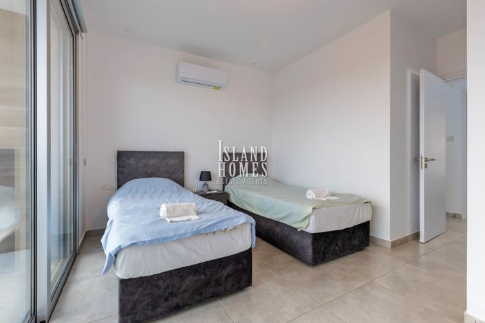 Image No.26-2 Bed Townhouse for sale