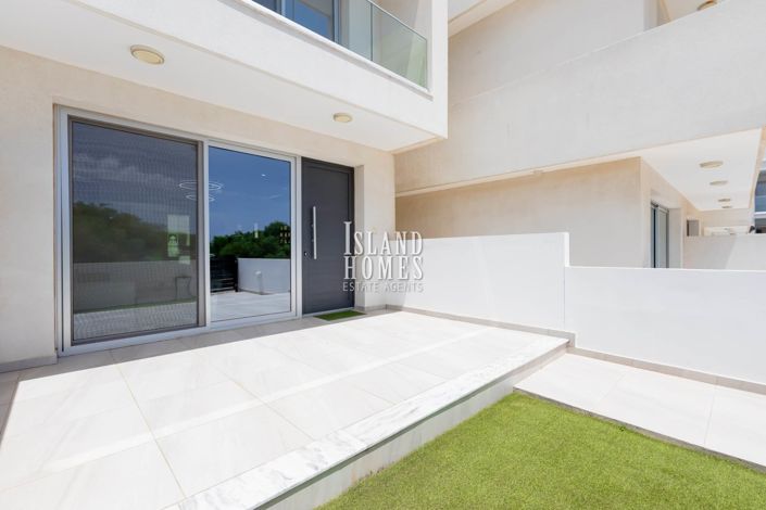 Image No.18-2 Bed Townhouse for sale