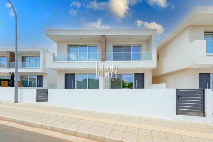 Image No.19-2 Bed Townhouse for sale