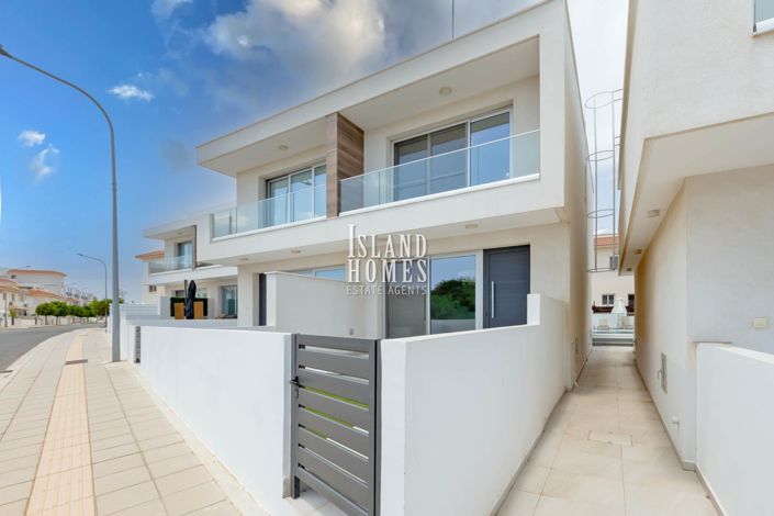 Image No.21-2 Bed Townhouse for sale