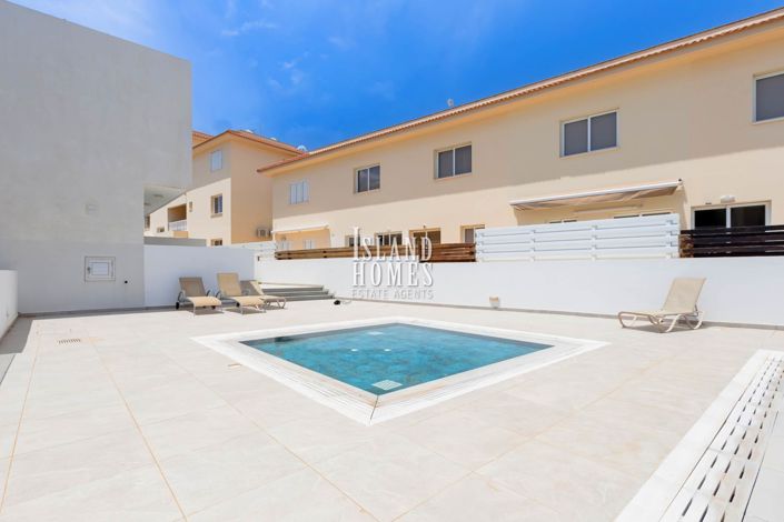 Image No.22-2 Bed Townhouse for sale