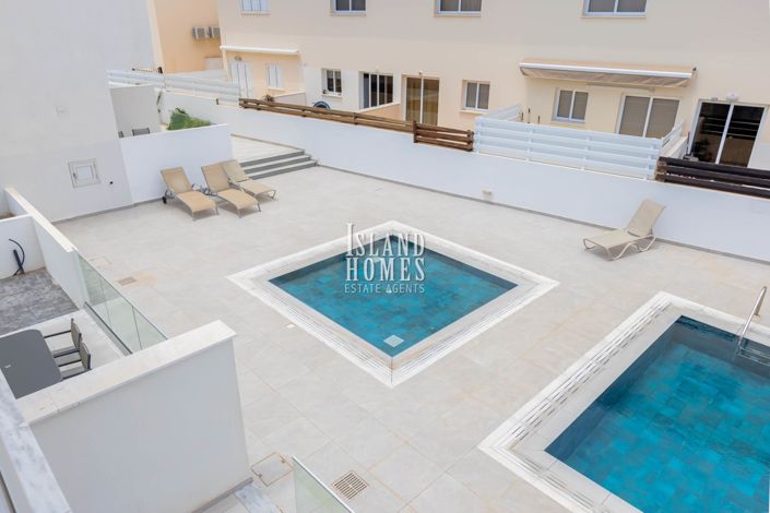Image No.28-2 Bed Townhouse for sale