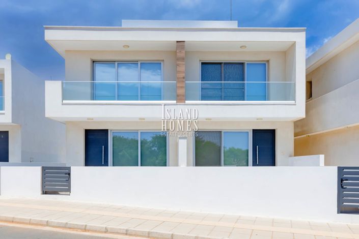 Image No.4-2 Bed Townhouse for sale