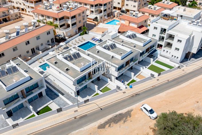 Image No.36-2 Bed Townhouse for sale