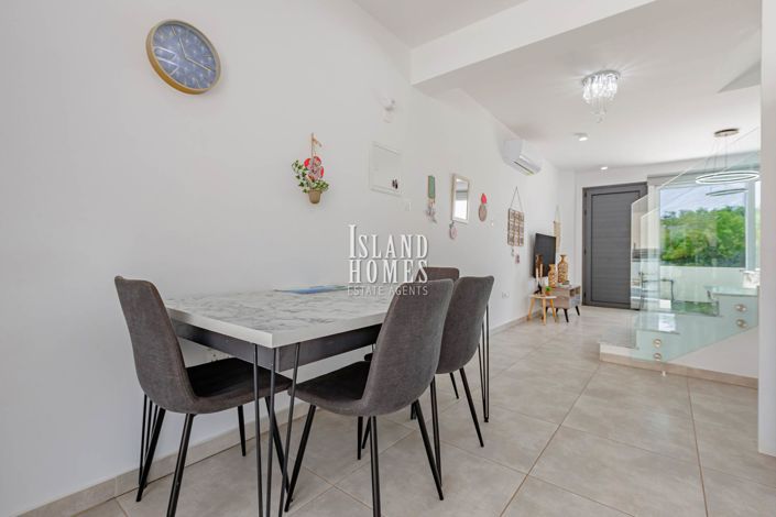 Image No.6-2 Bed Townhouse for sale