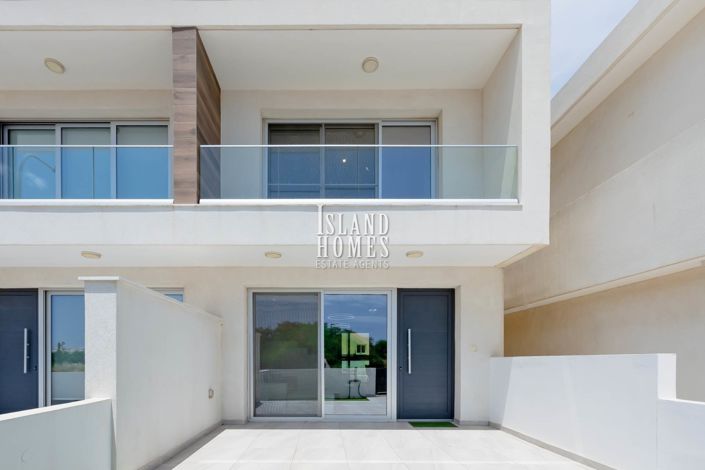 Image No.9-2 Bed Townhouse for sale