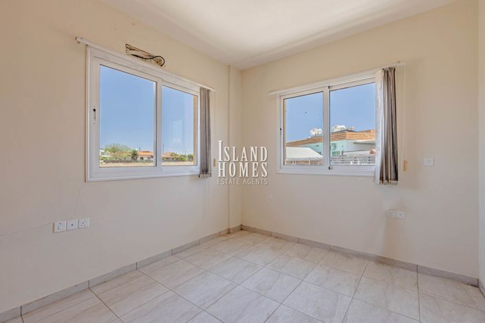 Image No.17-3 Bed Bungalow for sale