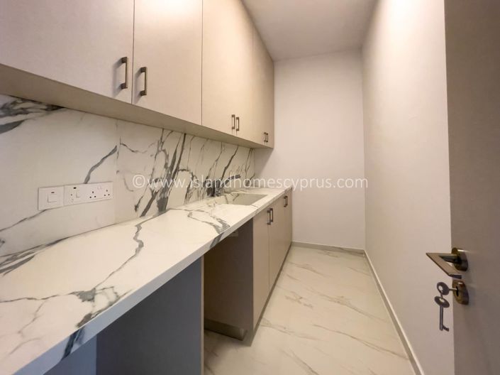 Image No.10-3 Bed Apartment for sale