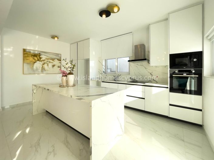 Image No.3-3 Bed Apartment for sale