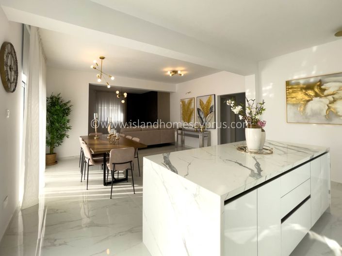 Image No.9-3 Bed Apartment for sale