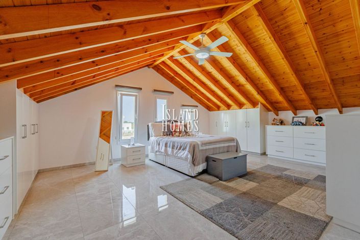 Image No.28-3 Bed Villa for sale