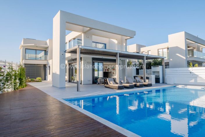 Image No.2-4 Bed Villa / Detached for sale