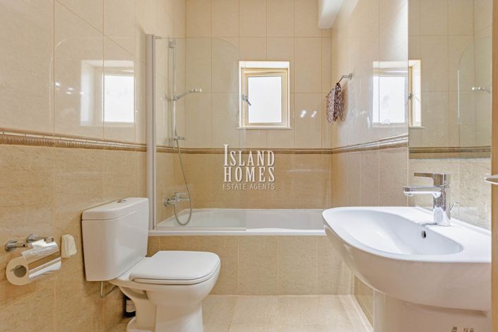 Image No.23-3 Bed Villa / Detached for sale