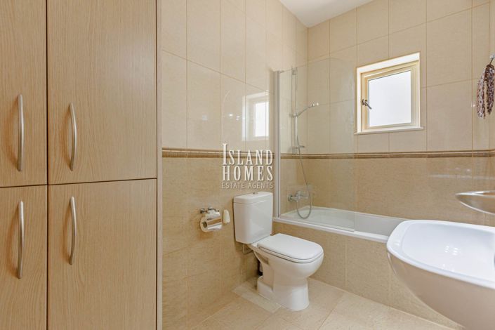 Image No.24-3 Bed Villa / Detached for sale