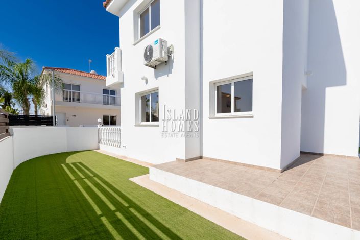 Image No.28-2 Bed Villa / Detached for sale