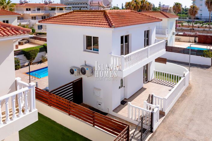 Image No.8-2 Bed Villa / Detached for sale