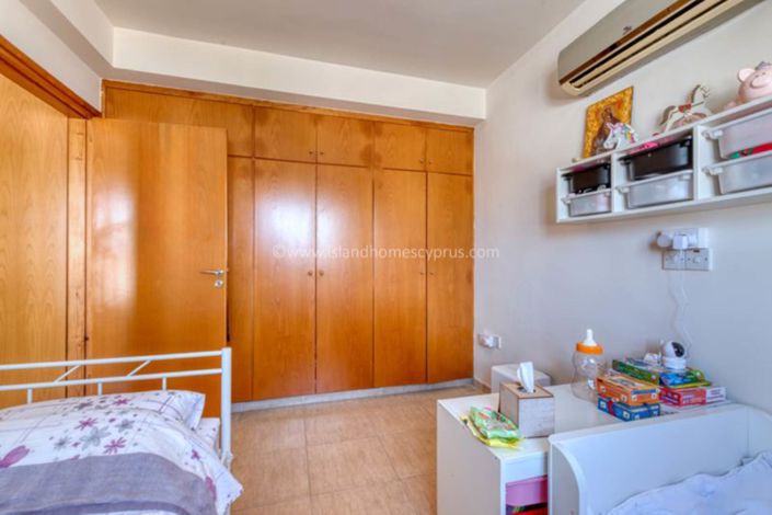 Image No.14-3 Bed Townhouse for sale