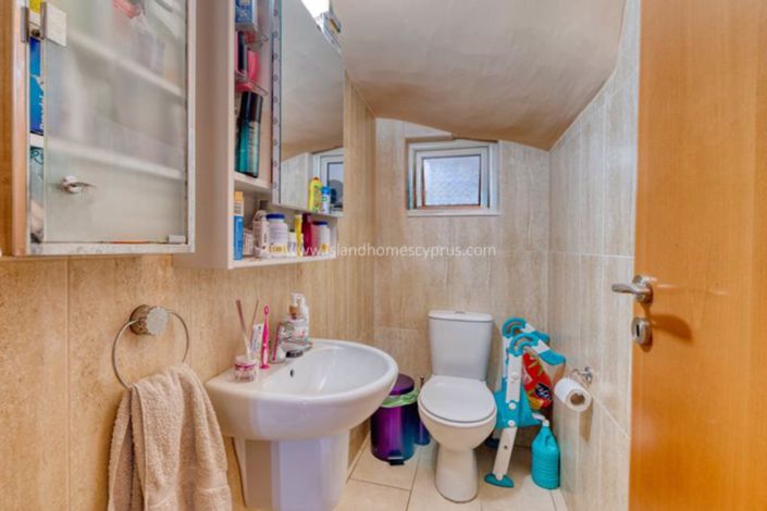 Image No.9-3 Bed Townhouse for sale