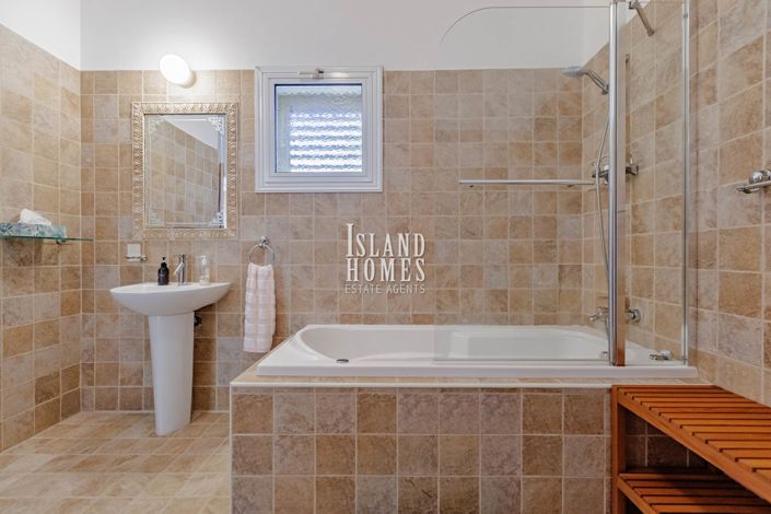 Image No.25-3 Bed Villa for sale