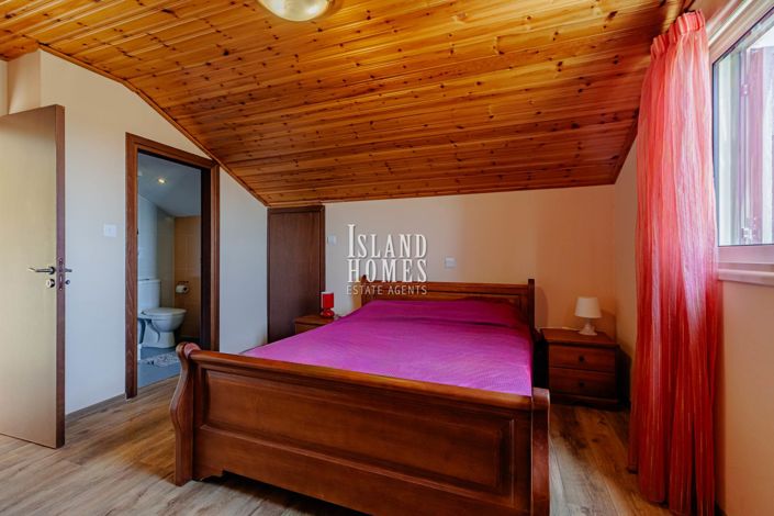 Image No.40-5 Bed Villa / Detached for sale