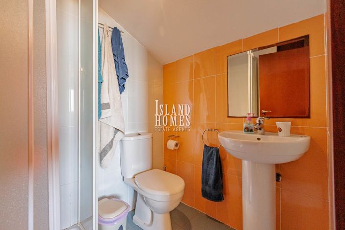 Image No.42-5 Bed Villa / Detached for sale
