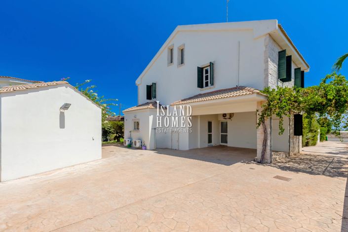 Image No.44-5 Bed Villa / Detached for sale
