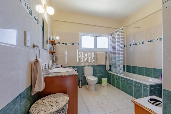 Image No.36-3 Bed Villa / Detached for sale
