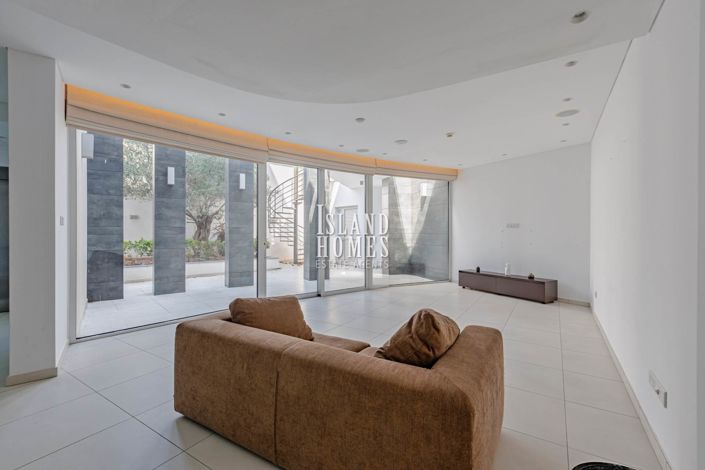 Image No.20-6 Bed Villa for sale
