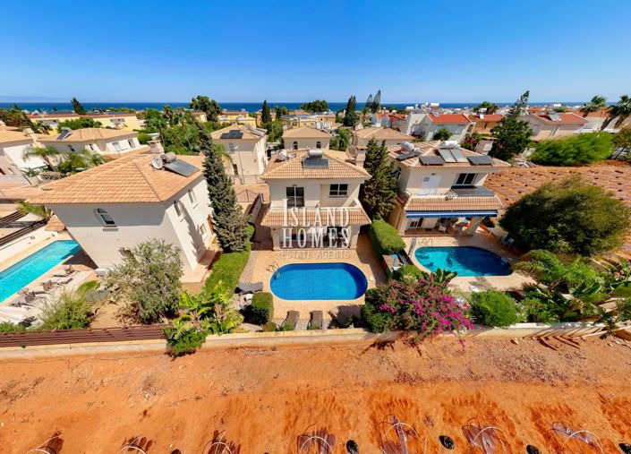 Image No.4-2 Bed Villa for sale