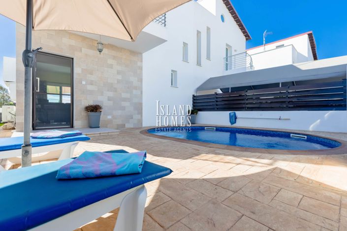 Image No.17-2 Bed Semi-Detached for sale