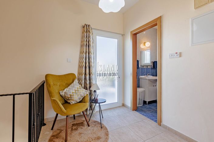Image No.19-2 Bed Semi-Detached for sale