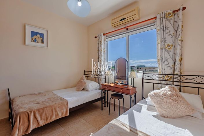 Image No.27-2 Bed Semi-Detached for sale